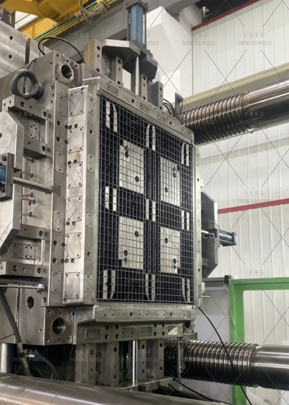 Plastic Heavy Duty Pallet Mould Trial